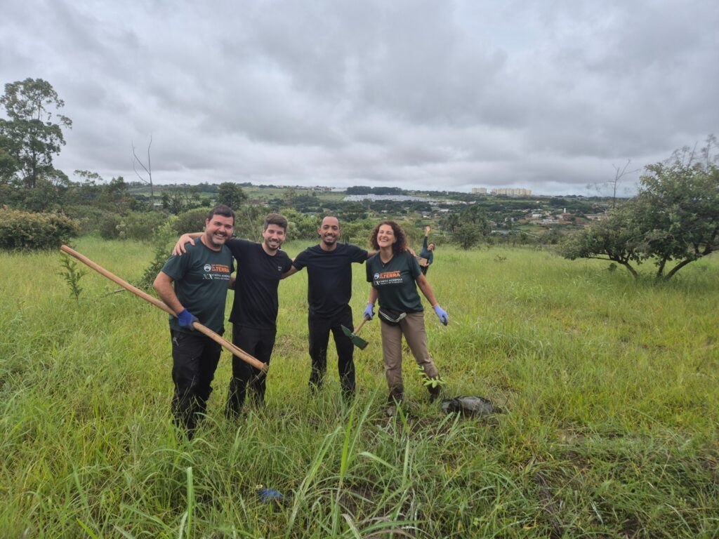 Voluntários da Nova Acrópole promovem ação ecológica no Espaço Ágora